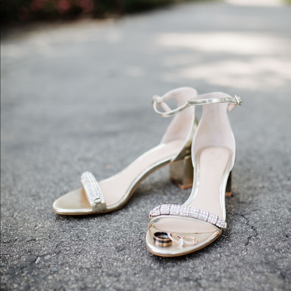Badgley mischka gold heels
